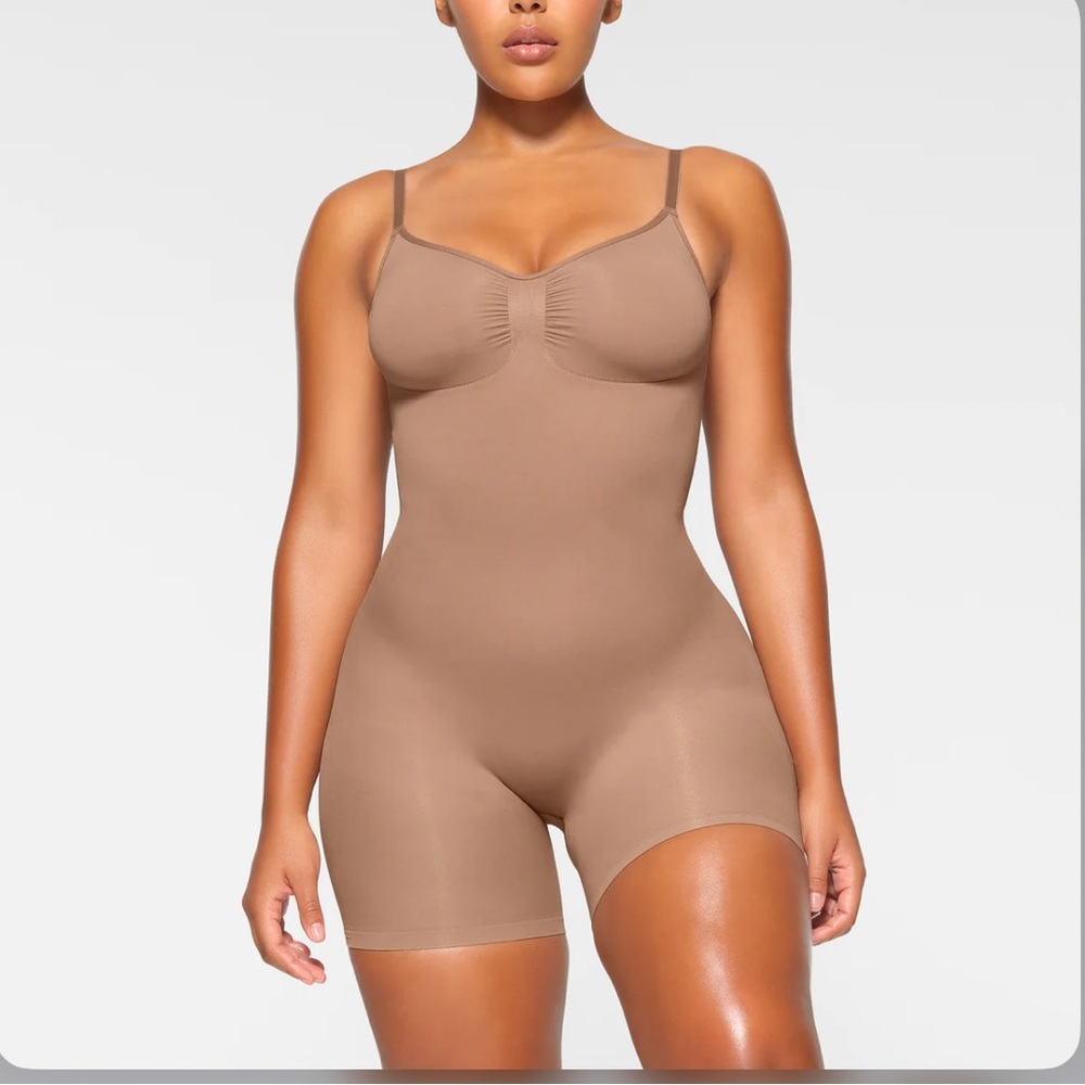 SKIMS Seamless Mid-Thigh Sculpting Bodysuit - Sienna S/M NWOT